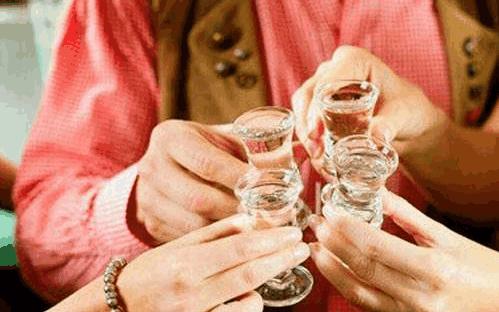 經(jīng)常喝酒？體內(nèi)肯定缺乏這兩種維生素