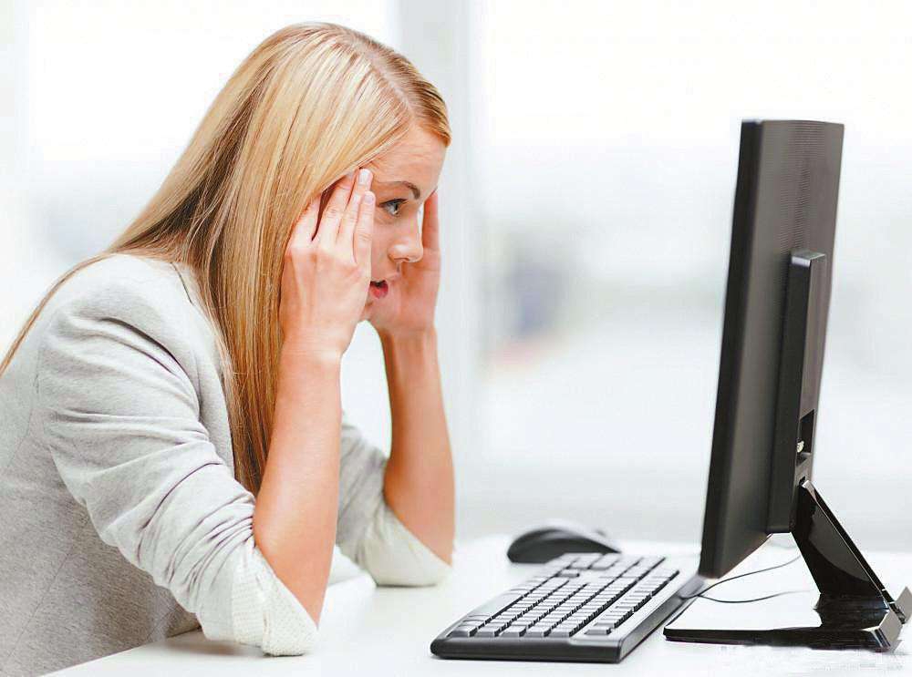 天天對著電腦眼睛干澀？也需補充這些維生素啦！