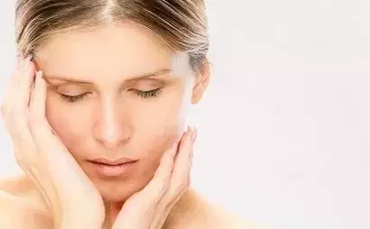 春天皮膚干燥怎么辦？可以多攝入以下幾種維生素