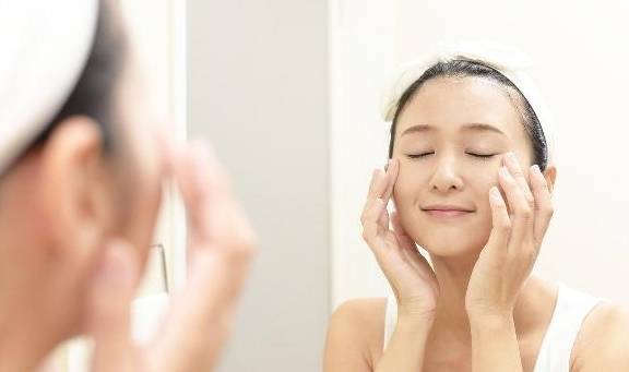 經(jīng)常用維E擦臉對皮膚好嗎？這四個影響，要先知道